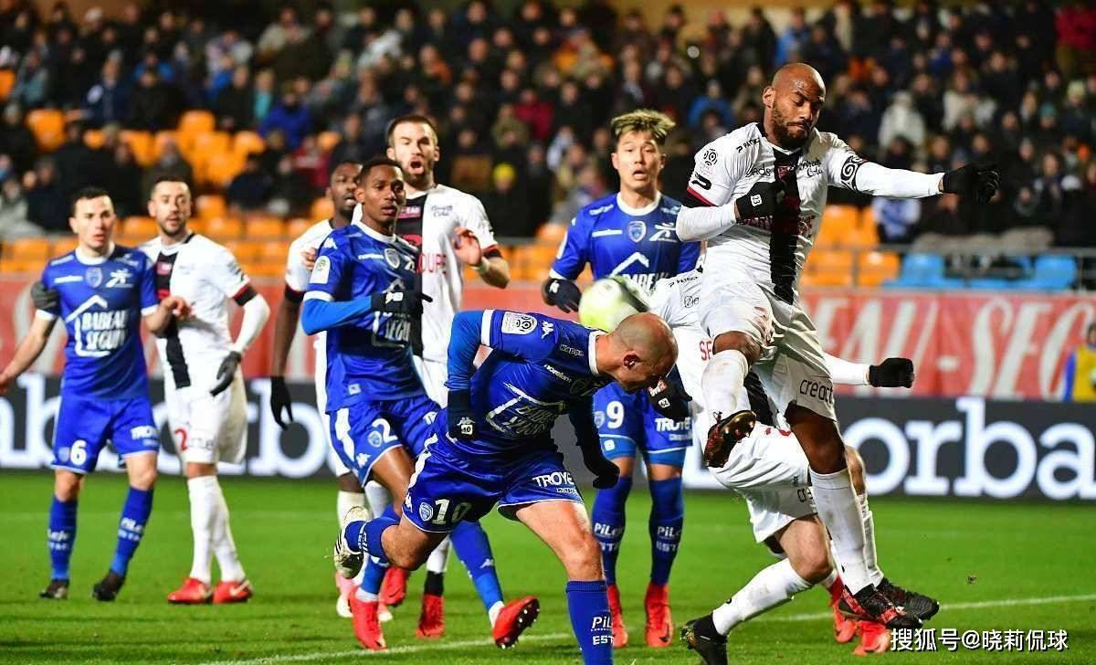 窗口期法甲传出新动向；门兴格拉德巴赫官宣签约；管理层表态——悬念犹存；赛程密集仍需轮换的简单介绍