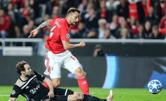 国际比赛日勒沃库森备战英超，绝杀压哨细节曝光，球迷炸锅，轮换策略成焦点的简单介绍