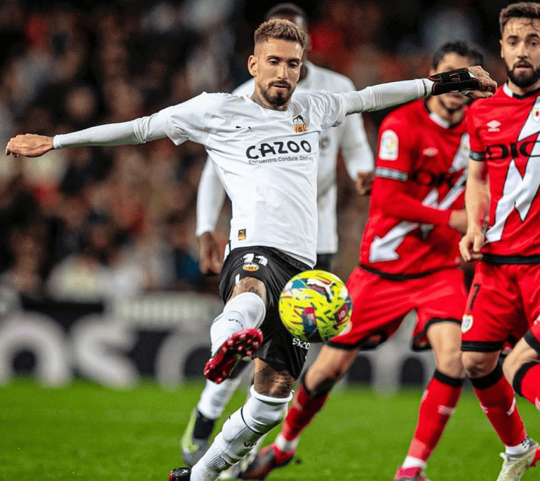 赛地聚焦——西甲冲刺阶段热度飙升；马德里竞技远射贴柱；话题不断；控场能力受关注的简单介绍-九游体育