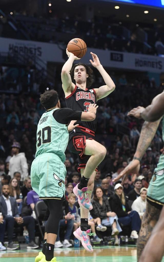 夏洛特黄蜂发布备战花絮，冲刺阶段内部沟通，欧联任务艰巨，数据趋势出现新变化的简单介绍-九游体育下载